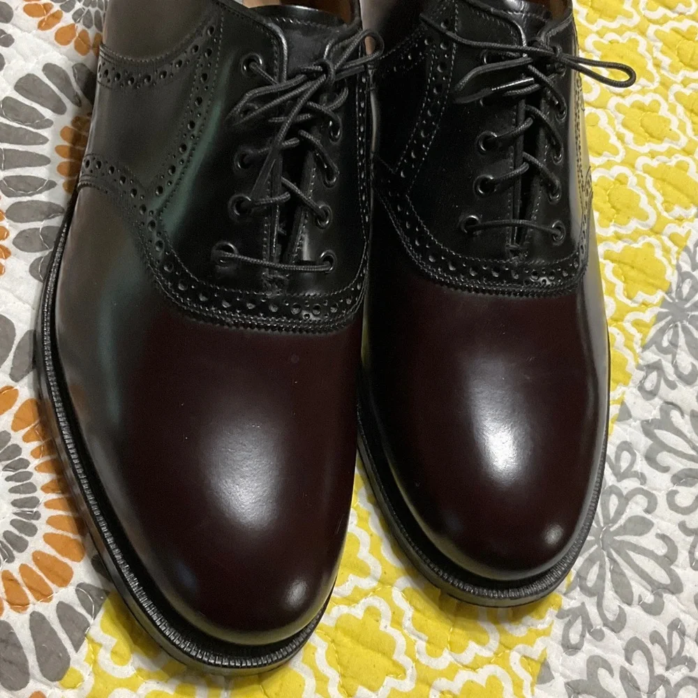 Men's Two-Tone Black and Burgundy Oxford Dress Shoes